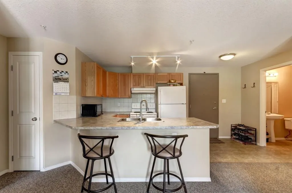 186 Kananaskis Way #202