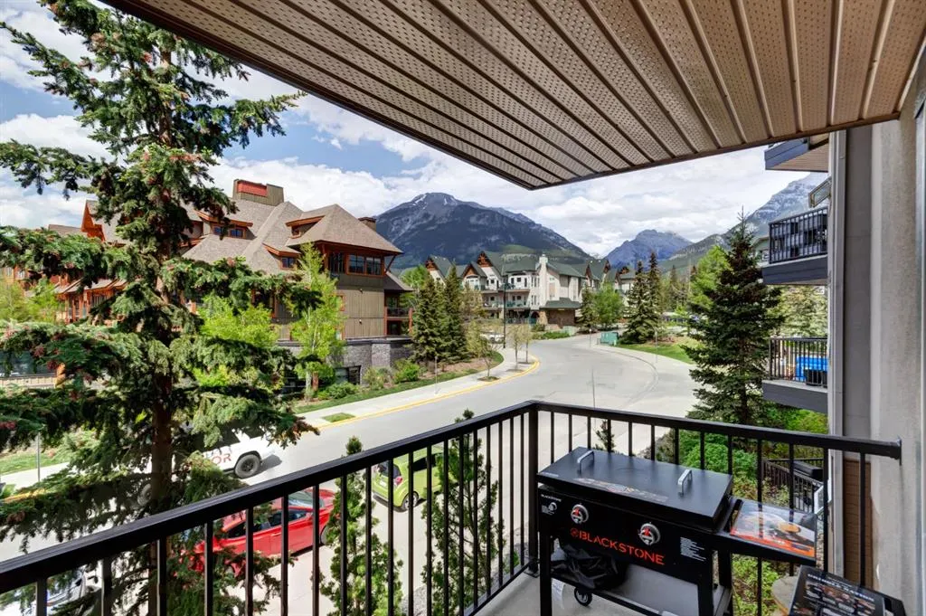 186 Kananaskis Way #202