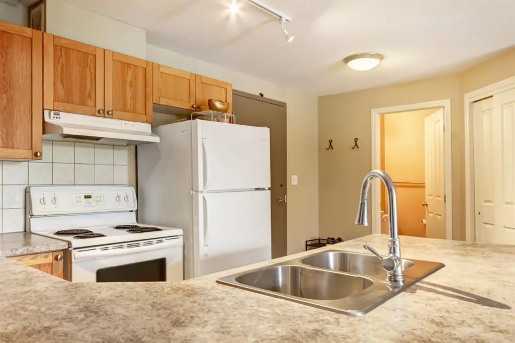 186 Kananaskis Way #202