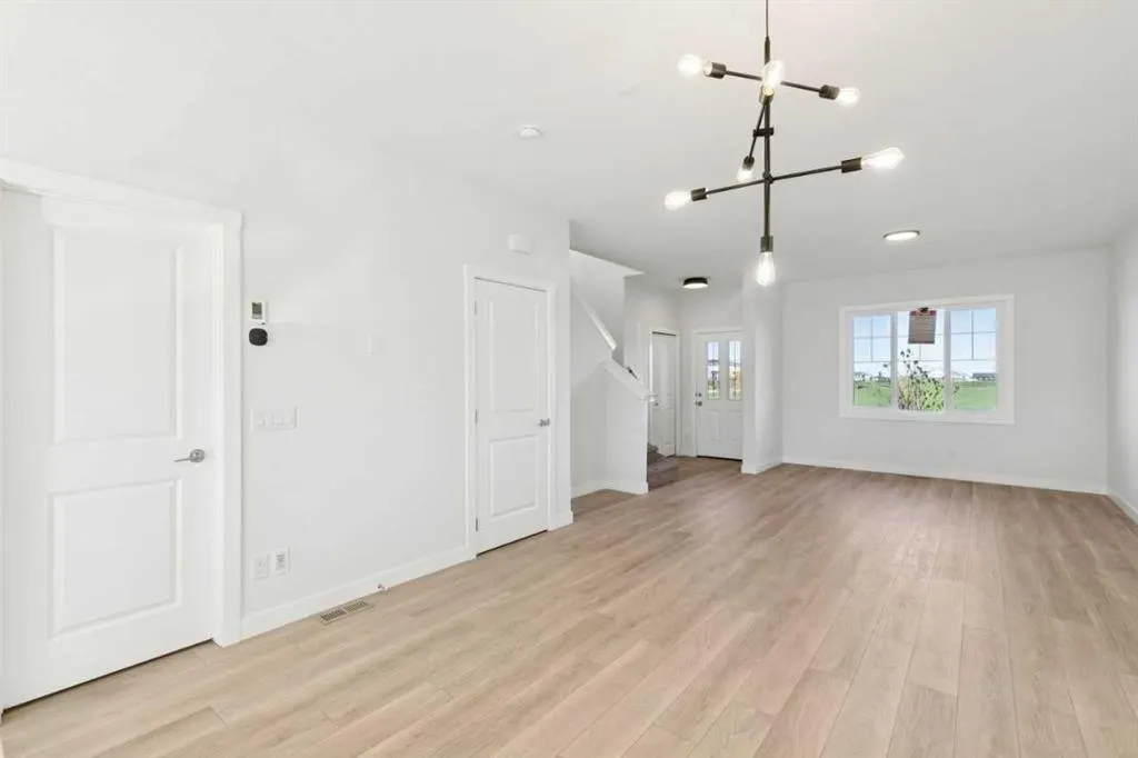 297 Creekside Drive SW