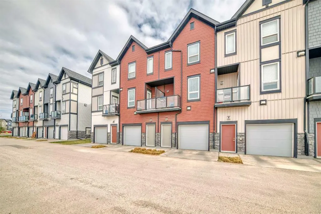11 Evanscrest Mews NW #306