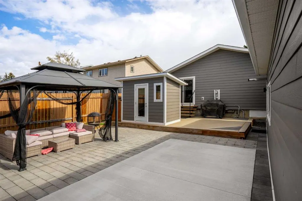 119 Silvercreek Close NW