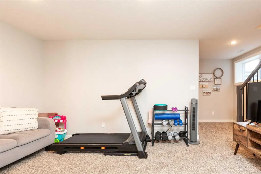 117 Northlander Bend W