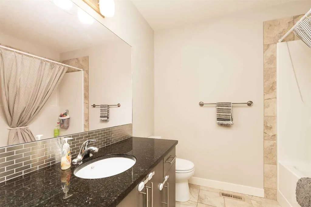 117 Northlander Bend W