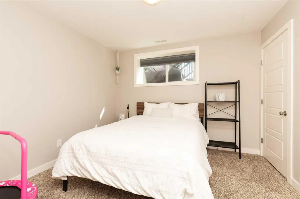 117 Northlander Bend W