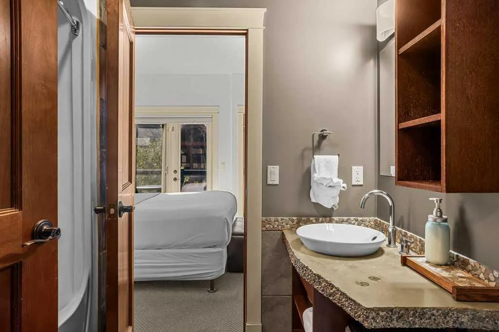 173 Kananaskis Way #310AB
