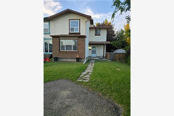 215 Pineset Place NE