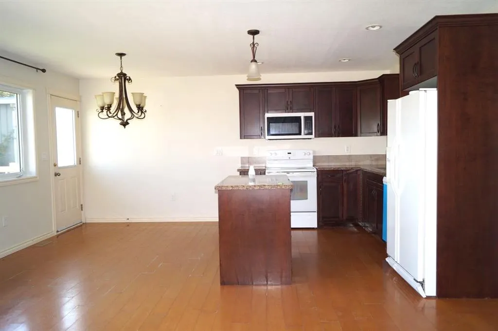 5511 54 Street #2