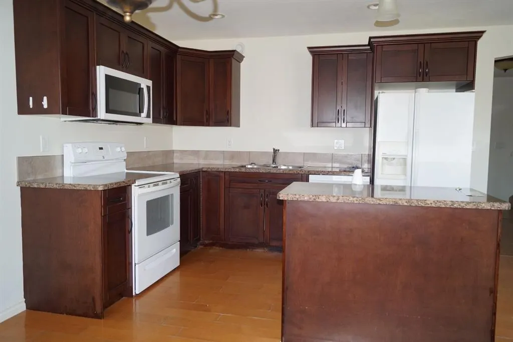 5511 54 Street #2