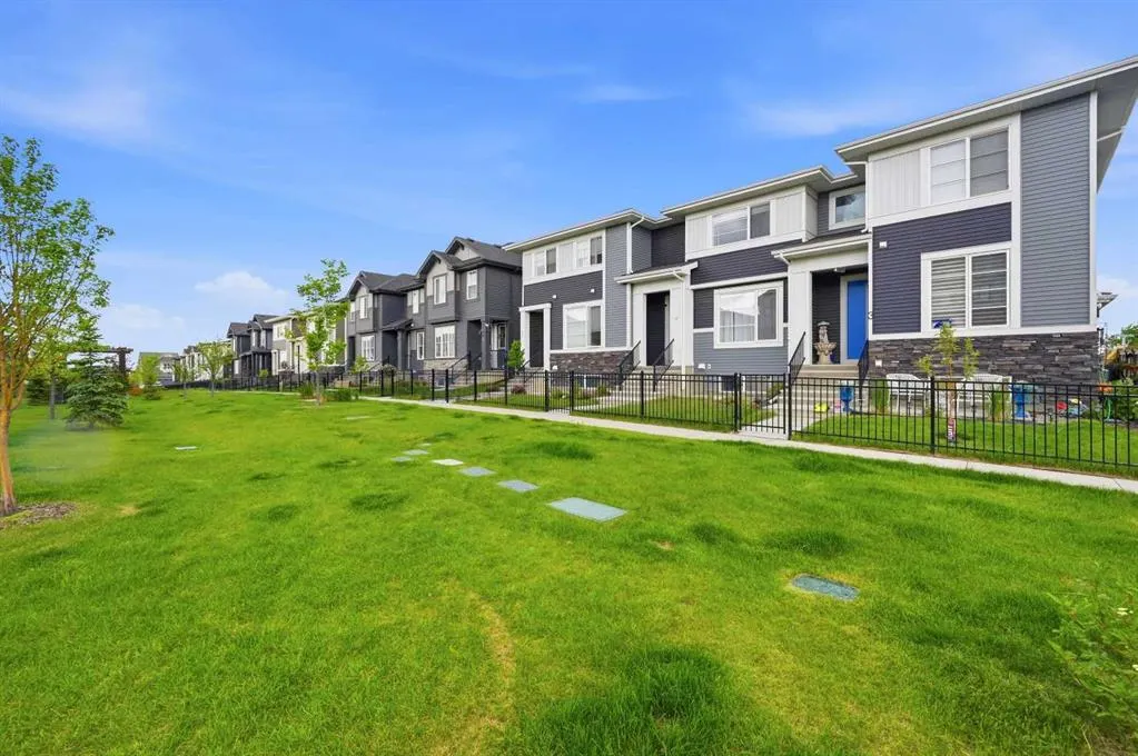 7 Lambeau Lane SE