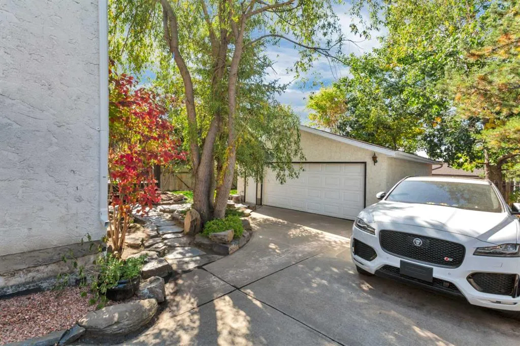 54 Lakeview Crescent