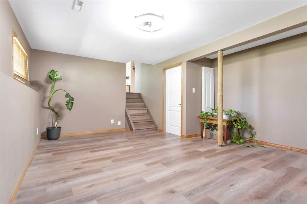 54 Lakeview Crescent