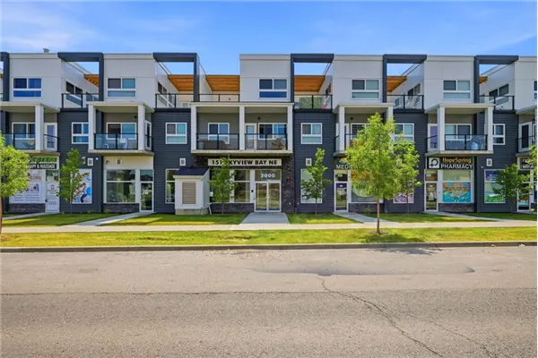 151 Skyview Bay NE