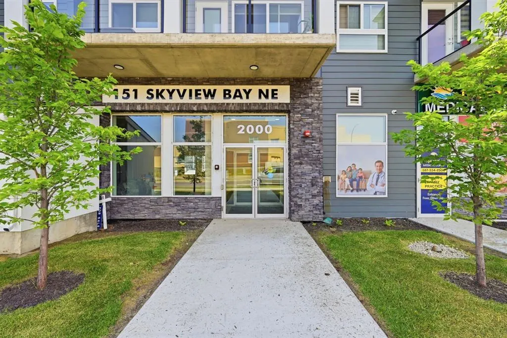 151 Skyview Bay NE #2218
