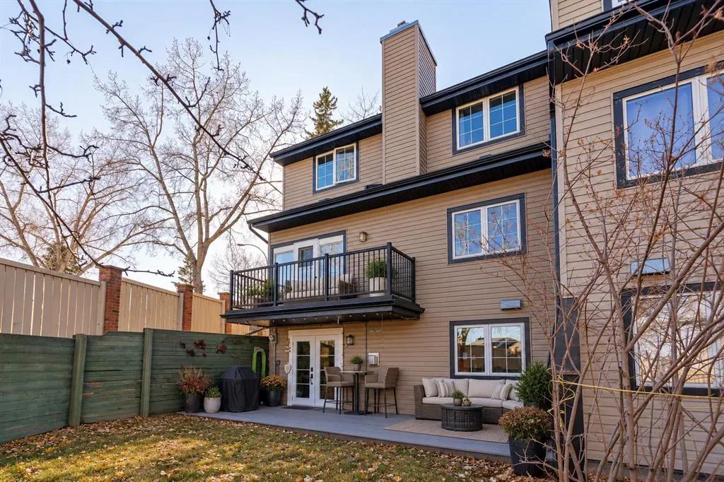 448 Strathcona Drive SW #33