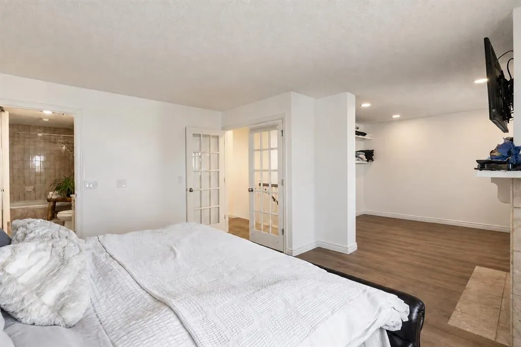 448 Strathcona Drive SW #33