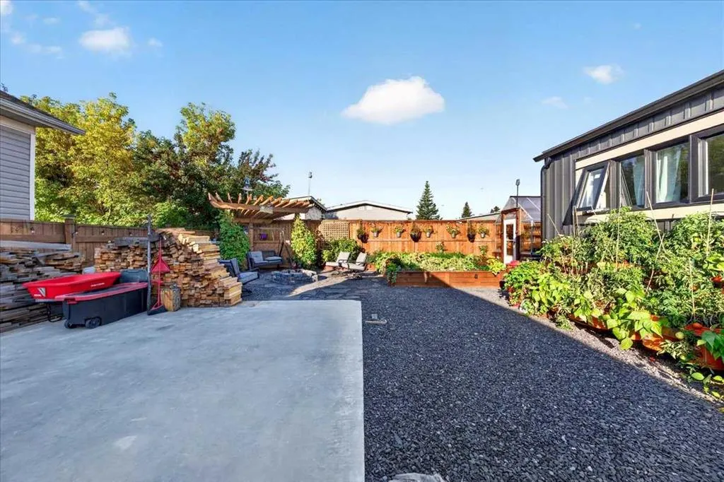 212 Spring Haven Close SE
