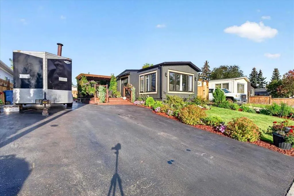 212 Spring Haven Close SE