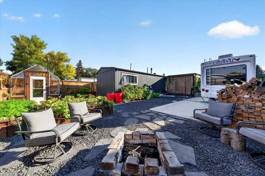 212 Spring Haven Close SE