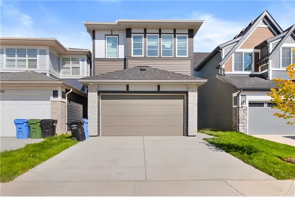86 Corner Glen Gardens NE