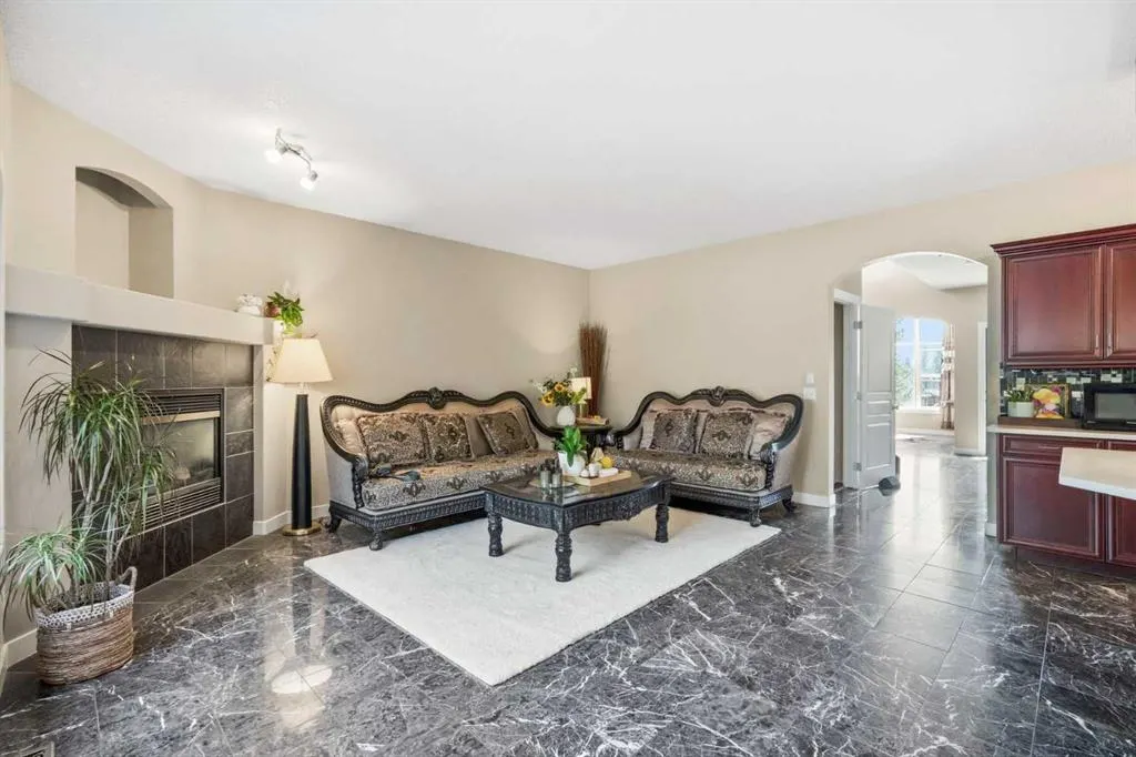 242 Tusslewood Grove NW