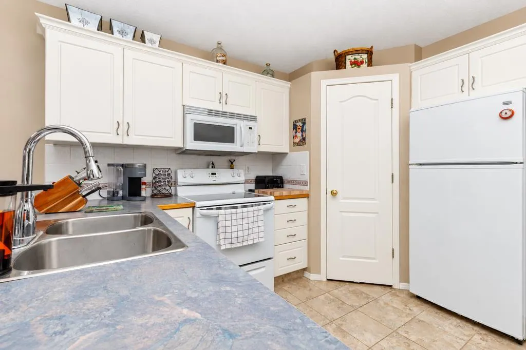 8 Daines Avenue