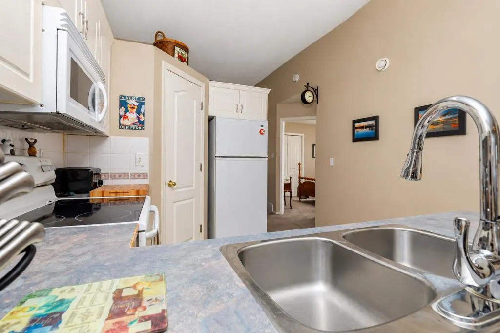 8 Daines Avenue