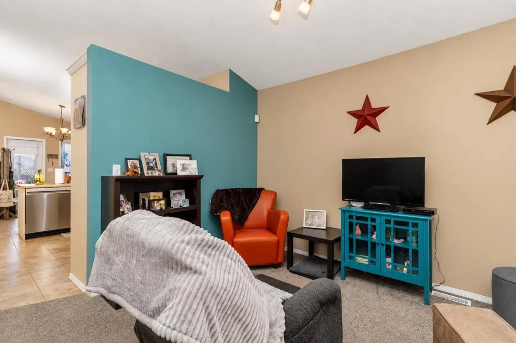 8 Daines Avenue