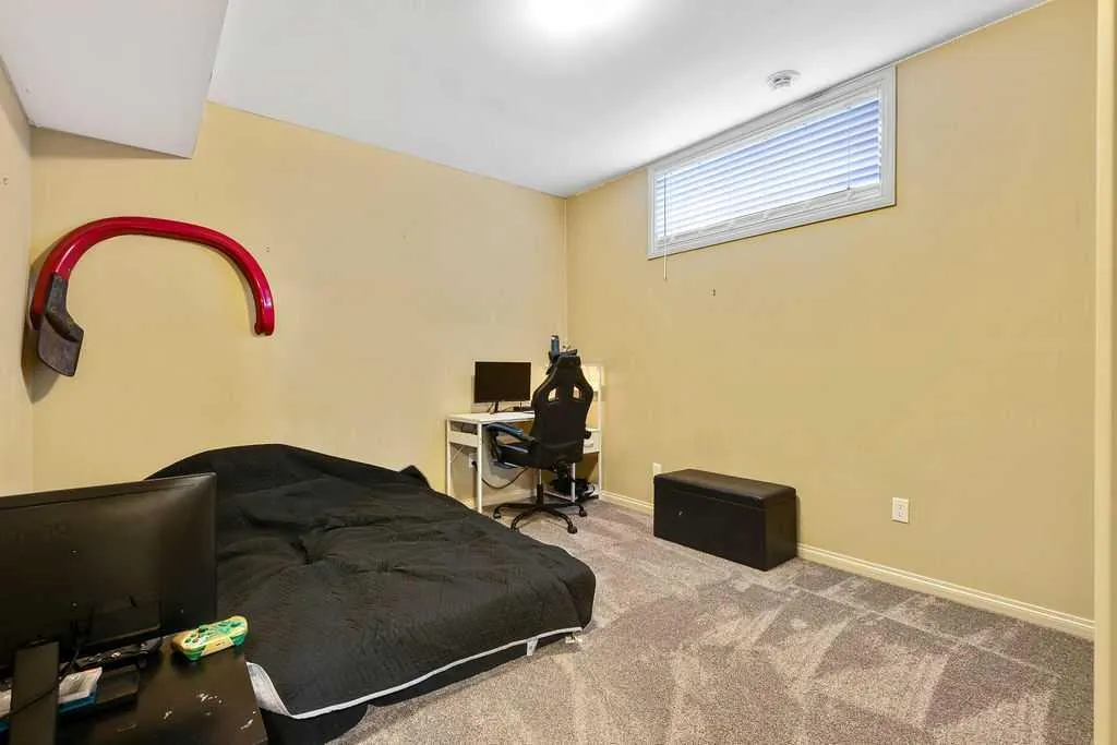 17 Dain Place NW