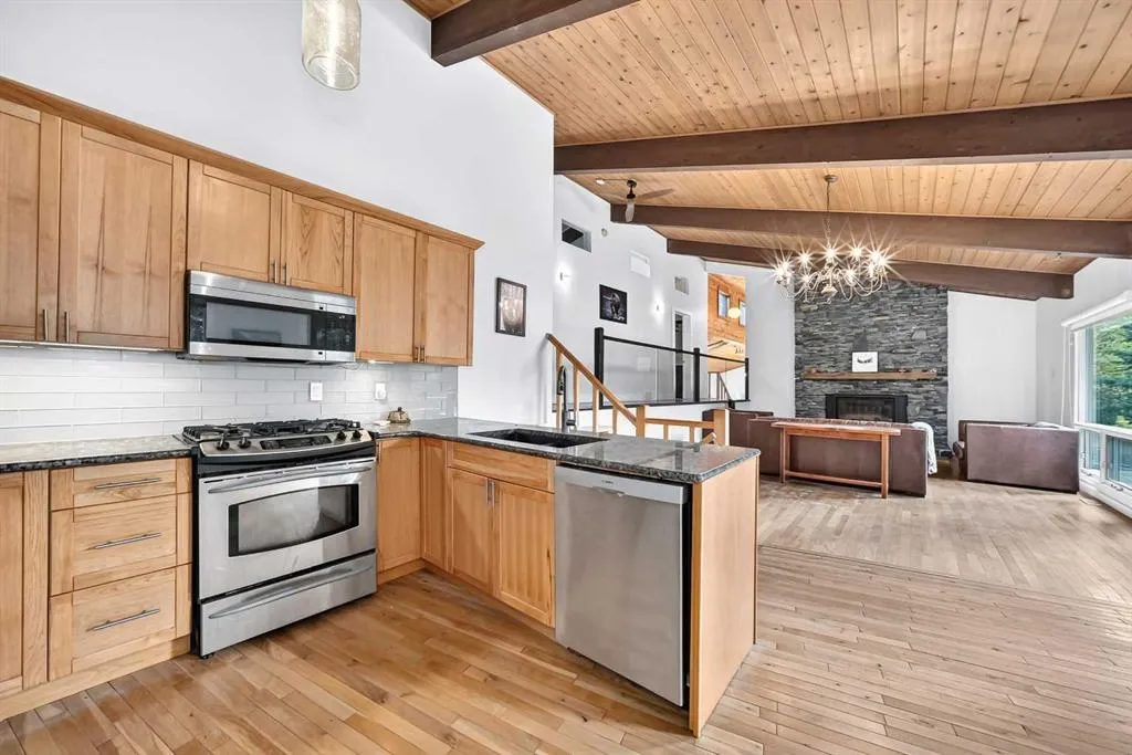 16 Mountain View Park