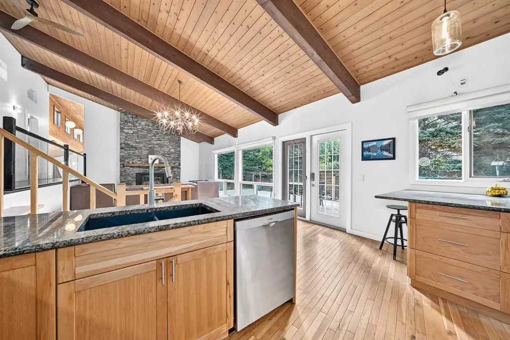 16 Mountain View Park
