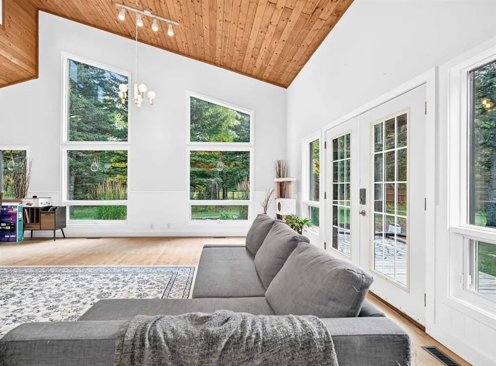 16 Mountain View Park