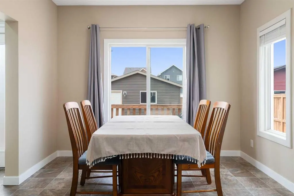 2449 Ravenswood View SE