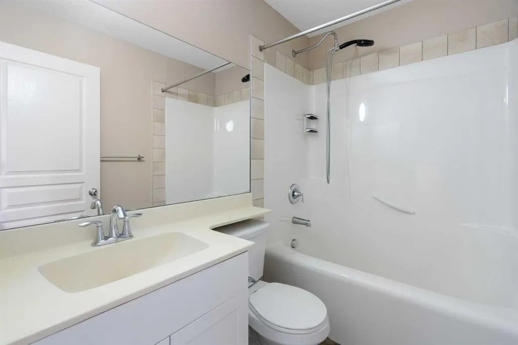 2449 Ravenswood View SE