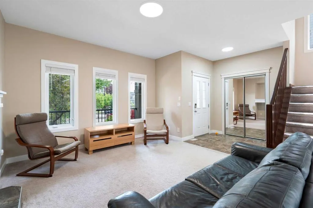 2449 Ravenswood View SE