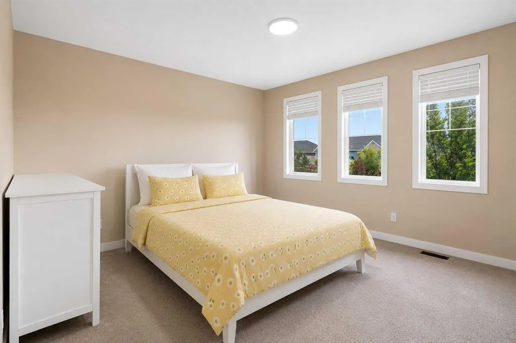 2449 Ravenswood View SE