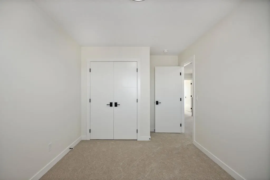 150 Lakewood Crescent