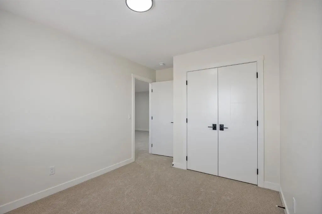 150 Lakewood Crescent