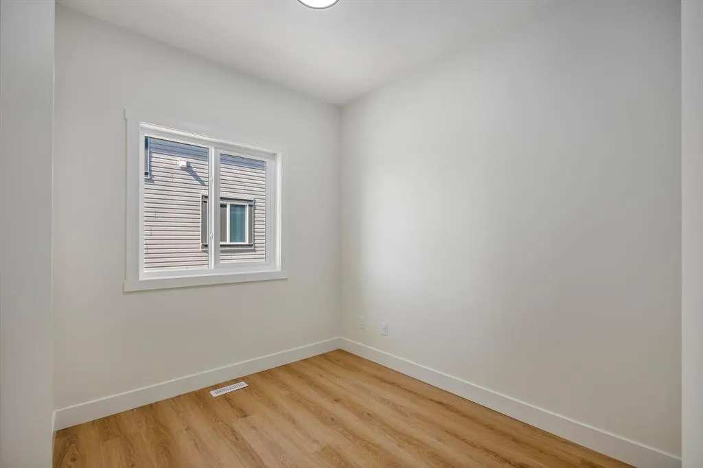 150 Lakewood Crescent