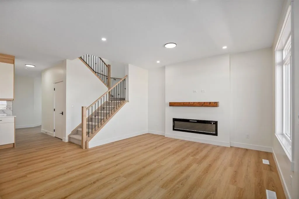 150 Lakewood Crescent