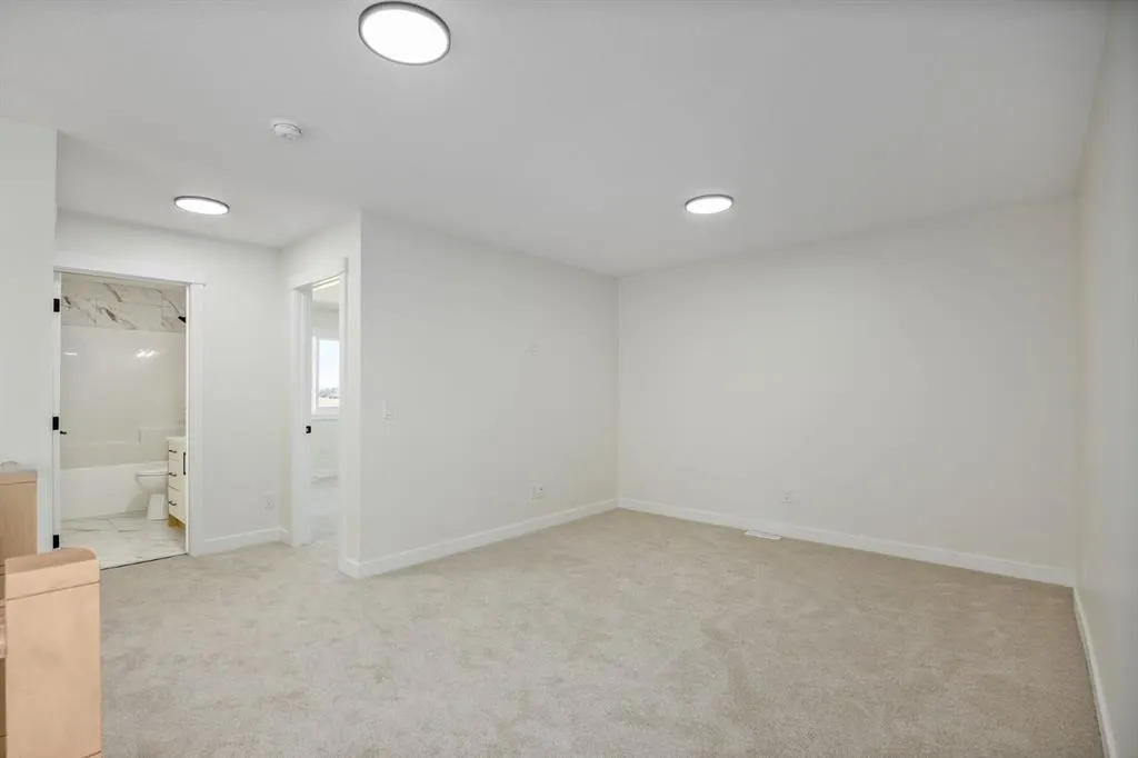 150 Lakewood Crescent