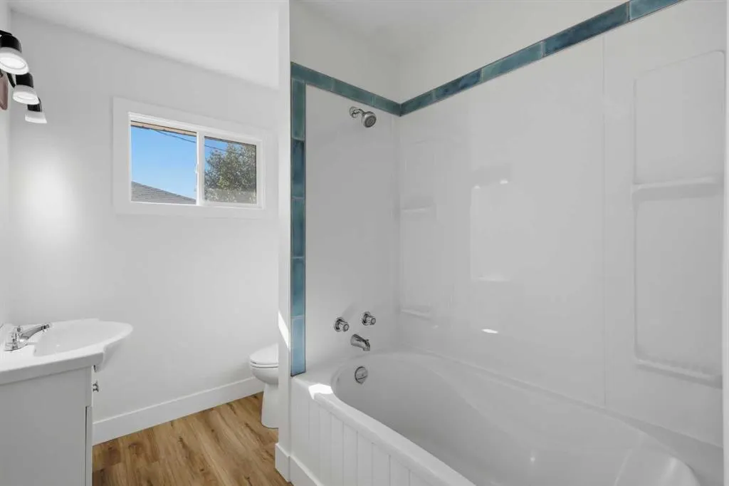 4608 Broadway Avenue