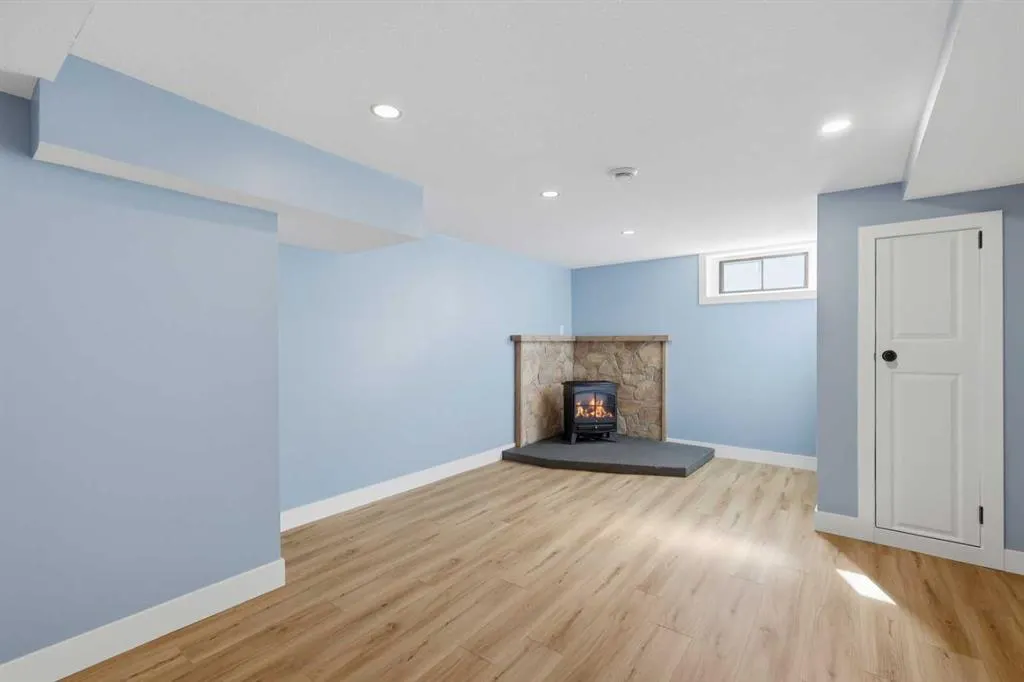 4608 Broadway Avenue