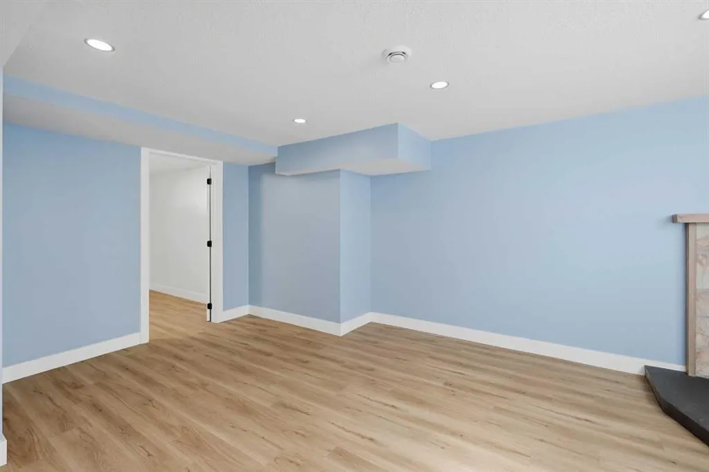 4608 Broadway Avenue