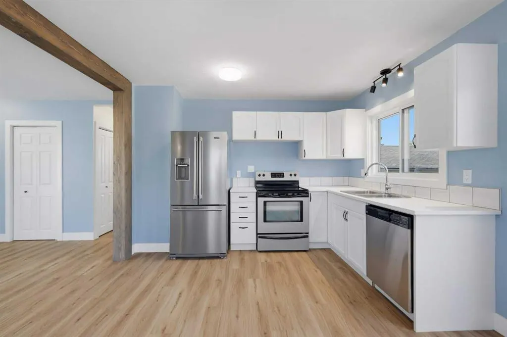 4608 Broadway Avenue
