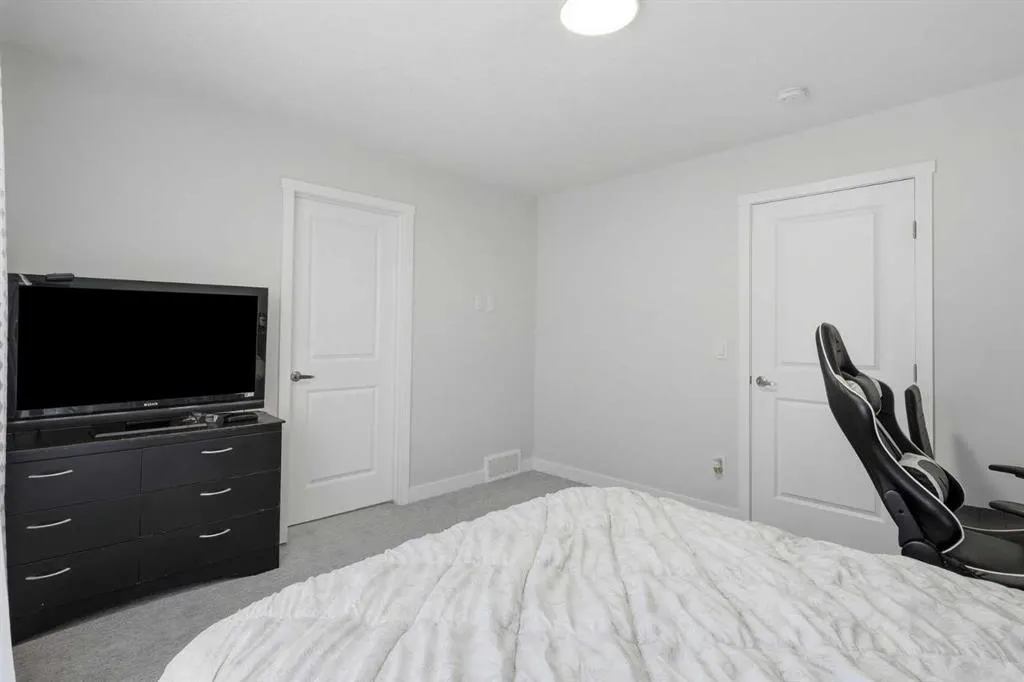 107 Corner Meadows Square NE