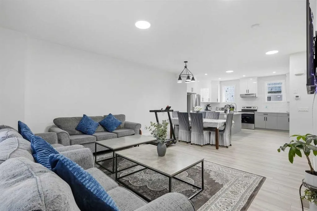 107 Corner Meadows Square NE