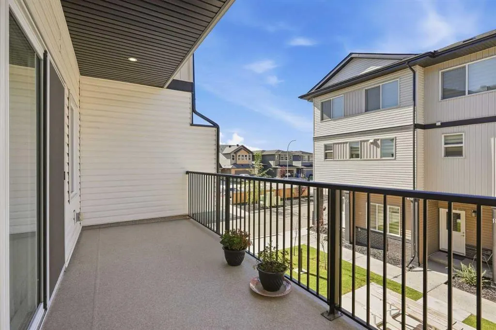 107 Corner Meadows Square NE