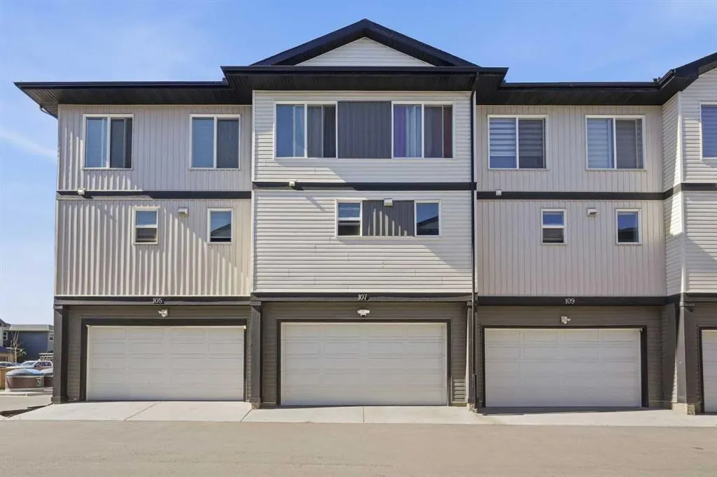 107 Corner Meadows Square NE