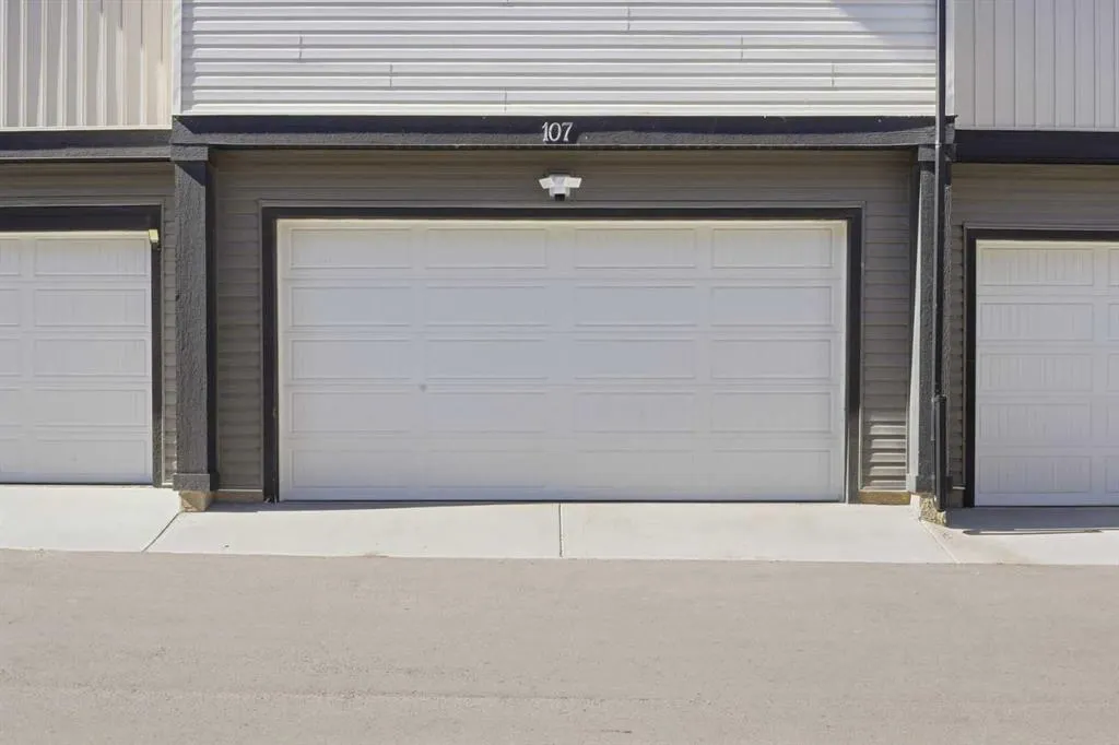 107 Corner Meadows Square NE